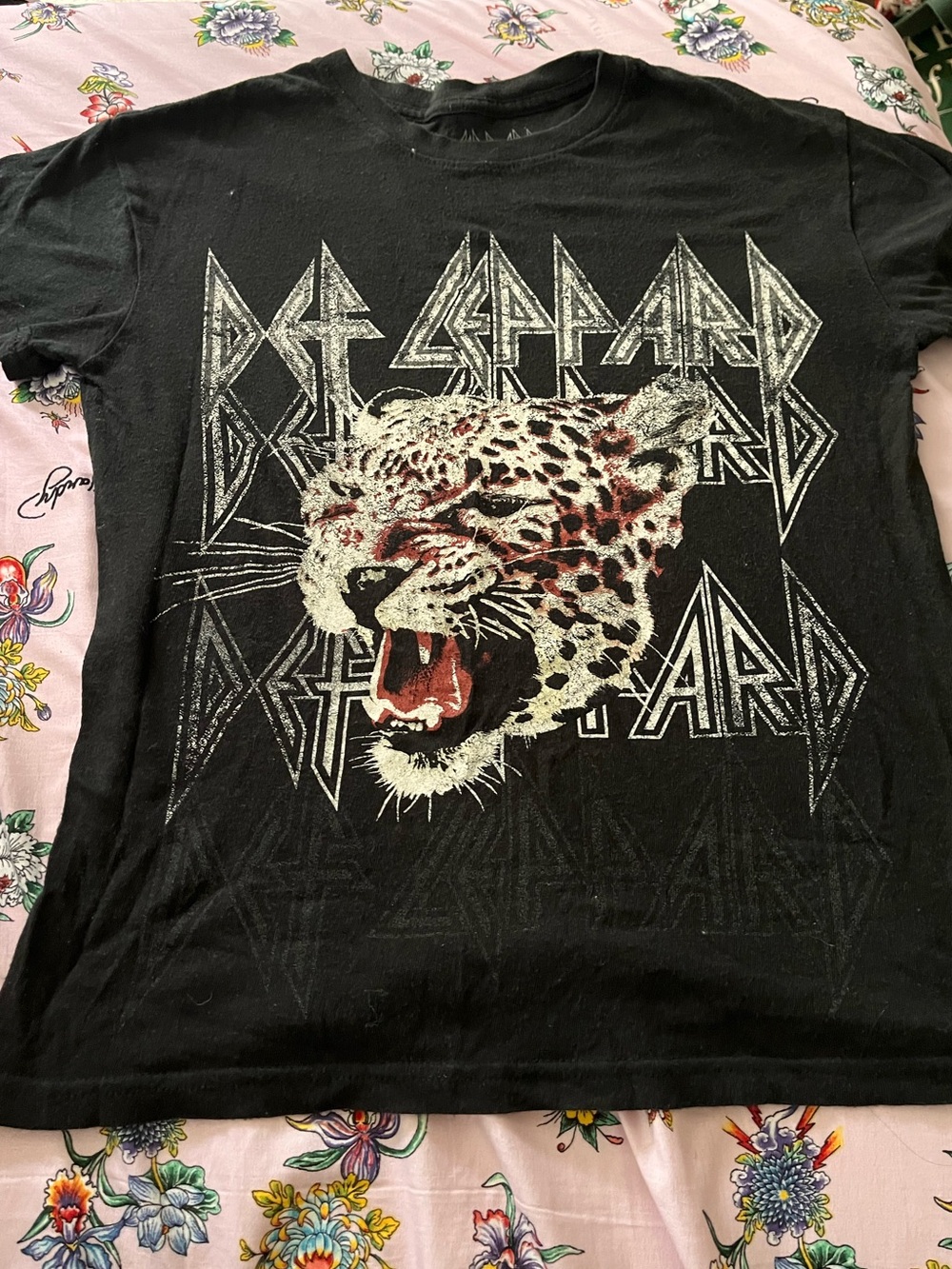 Def Leppard Black Leopard Graphic Crop Tee